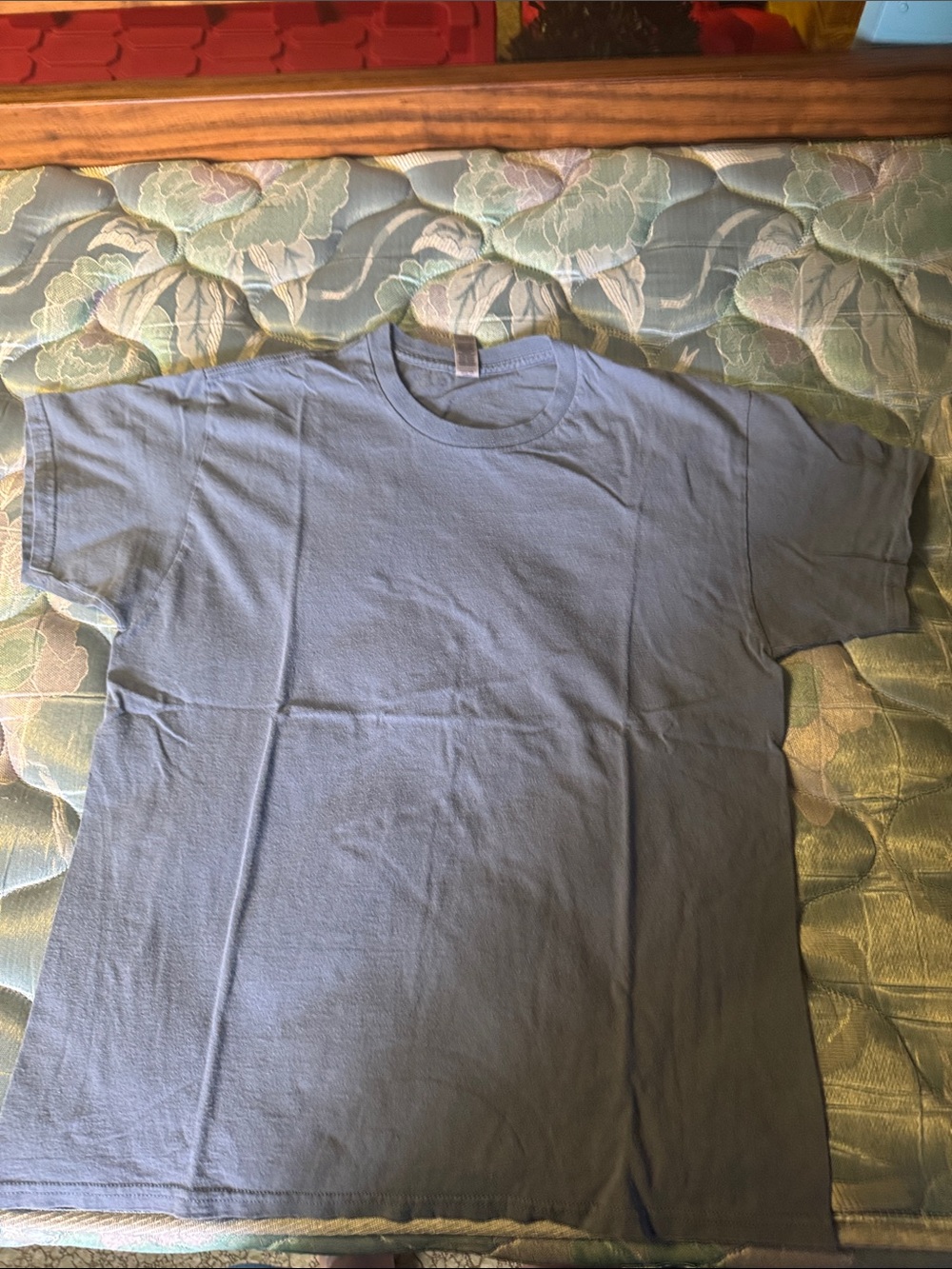 Gildan Men's Short Sleeve Crew T‑Shirt in Light Blue